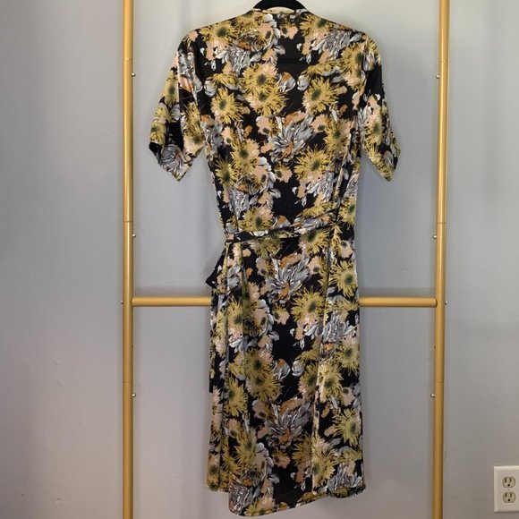 Sofie Schnoor Satin Floral Shimmery Wrap Dress Midi - Picture 4 of 4